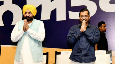Punjab CM Mann, Kejriwal attend 'Kirtan Darbar' in Srinagar Gurdwara