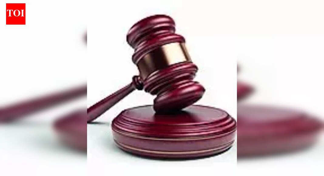 Bombay HC sets aside life term of two trawler workers