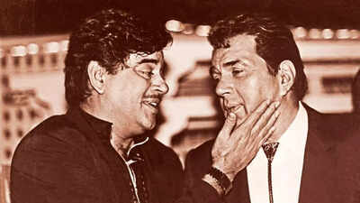 When Dharmendra advised Shatrughan Sinha to drink a little before a shoot when he was nervous to do a dance song: 'I didn't know what to do'