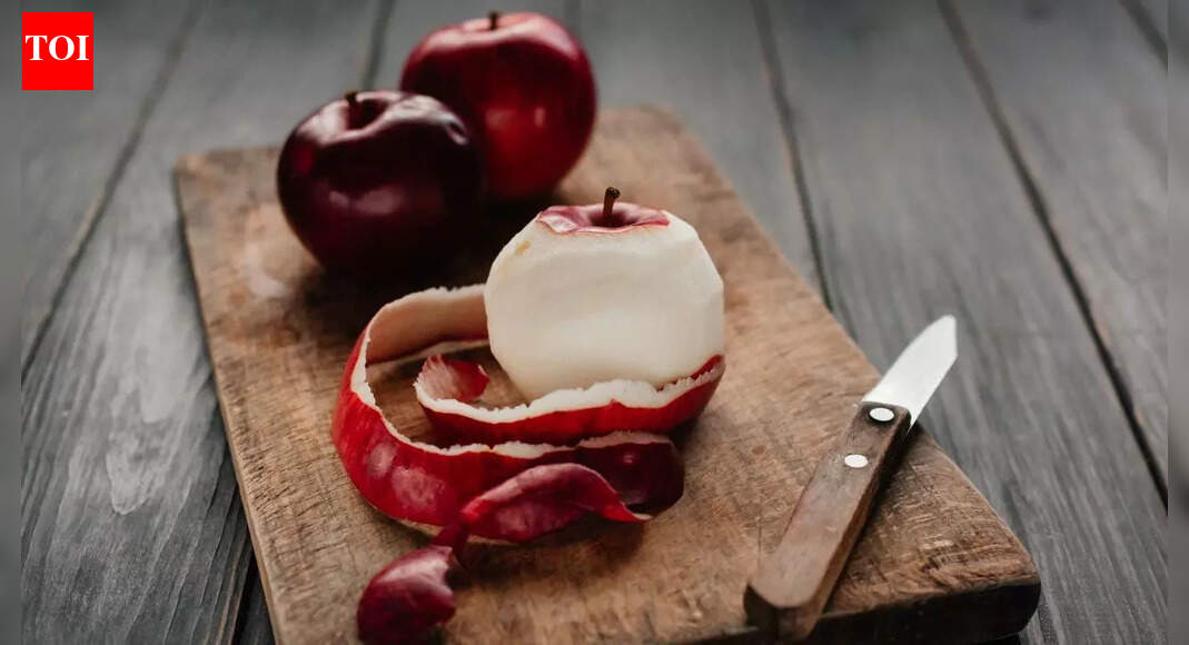 Peeled vs. unpeeled apples: Which option gives you more nutrients, fibre, and maximum health benefits