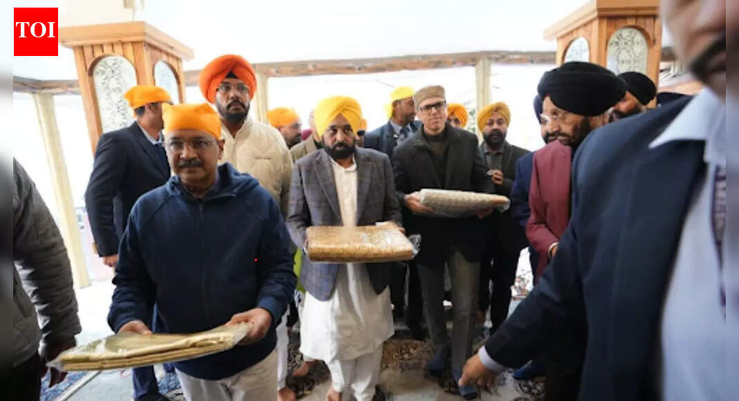 Bhagwant Mann, Arvind Kejriwal, Omar Abdullah take part in Sikh religious procession in Srinagar