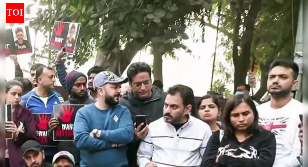 'I am sorry mom, I broke your heart': Massive protest outside Delhi school after Class 10 student jumps to death from metro station