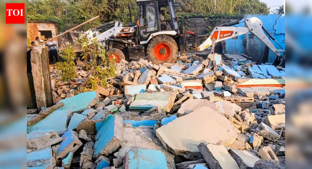 Eviction drive at Salia Sahi paves way for road work