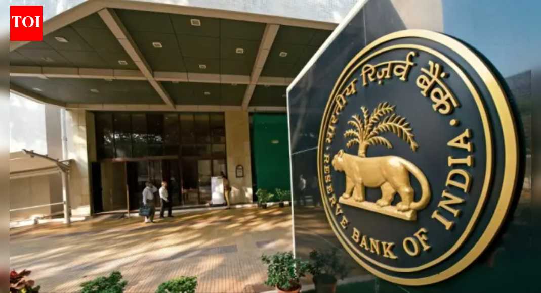 RBI does not target any level for rupee, says governor