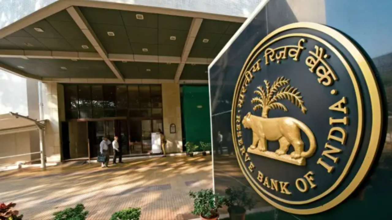 RBI does not target any level for rupee, says governor - The Times of India