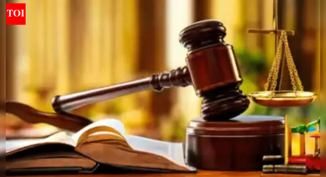 <div>5-judge bench agrees with 2-judge bench on only one point: Guv can't sit on bill indefinitely</div>