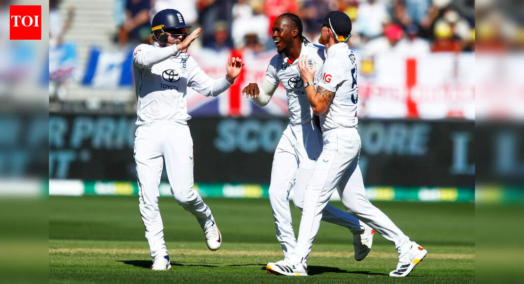 4.1 ओवर में इंग्लैंड 19/1 | AUS बनाम ENG लाइव स्कोर, पहला एशेज टेस्ट दिन 1: बेन स्टोक्स ने टॉस जीता; इंग्लैंड ने पर्थ में ऑस्ट्रेलिया के खिलाफ बल्लेबाजी करने का विकल्प चुना