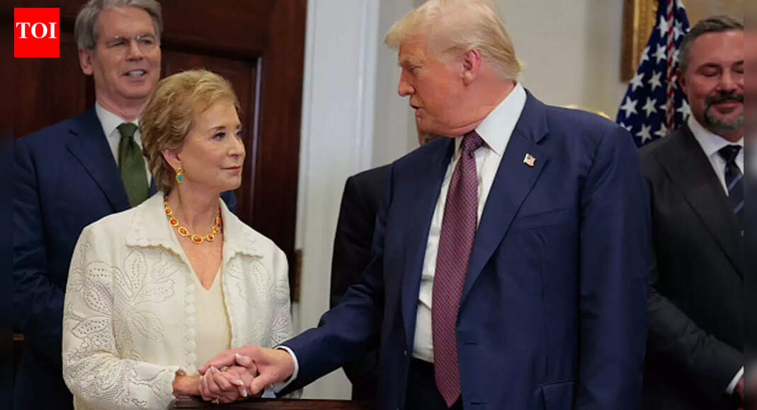 अमेरिकी स्कूलों को महत्वपूर्ण चुनौतियों का सामना करना पड़ सकता है क्योंकि ट्रम्प प्रशासन ने शिक्षा विभाग को खत्म करना शुरू कर दिया है