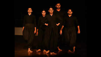 Mallika Sarabhai’s ‘Meanwhile, Elsewhere’ takes Hyderabad on a journey