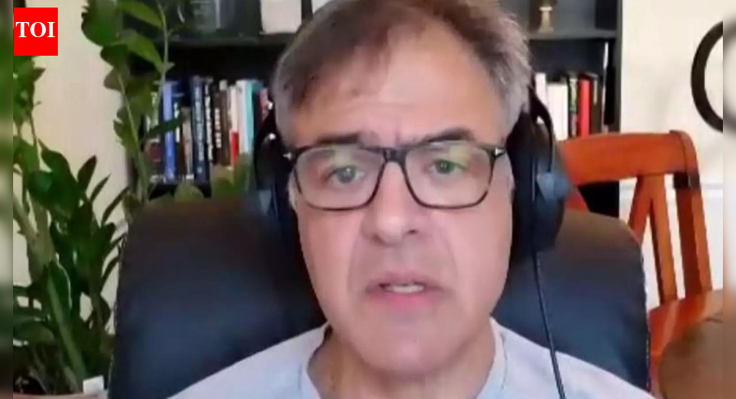 Ex-CIA officer mocks Imran’s PTI letter; rejects apology; asserts Pak can’t beat India in war