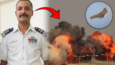 Dubai Tejas crash: Pilot Namansh Syal seen smiling with officials before tragedy – video | India News - The Times of India
