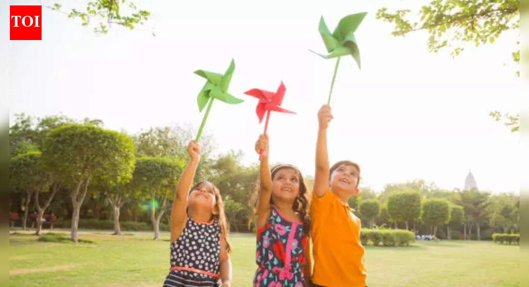 Why won't kids eat without a phone or TV, and what parents can do about it