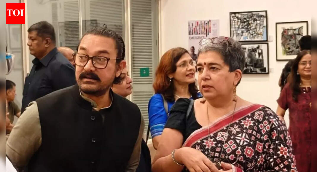'When you ex surprises you', says Aamir Khan's ex-wife Reena Dutta as he attends her art exhibition, the latter drops PICS with a note - See inside