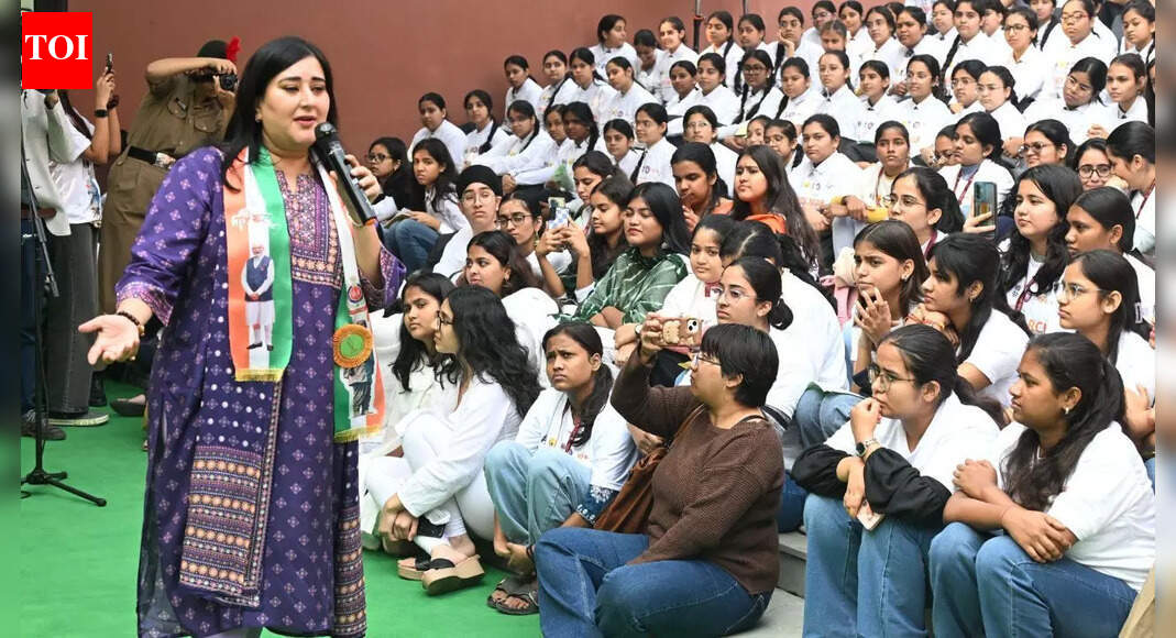 Vande Mataram echoes the halls of LSR in tribute to Sardar Patel