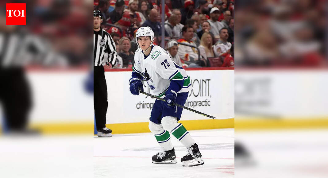 NHL trade rumors: Vancouver Canucks could move Lukas Reichel barely a month after acquiring forward