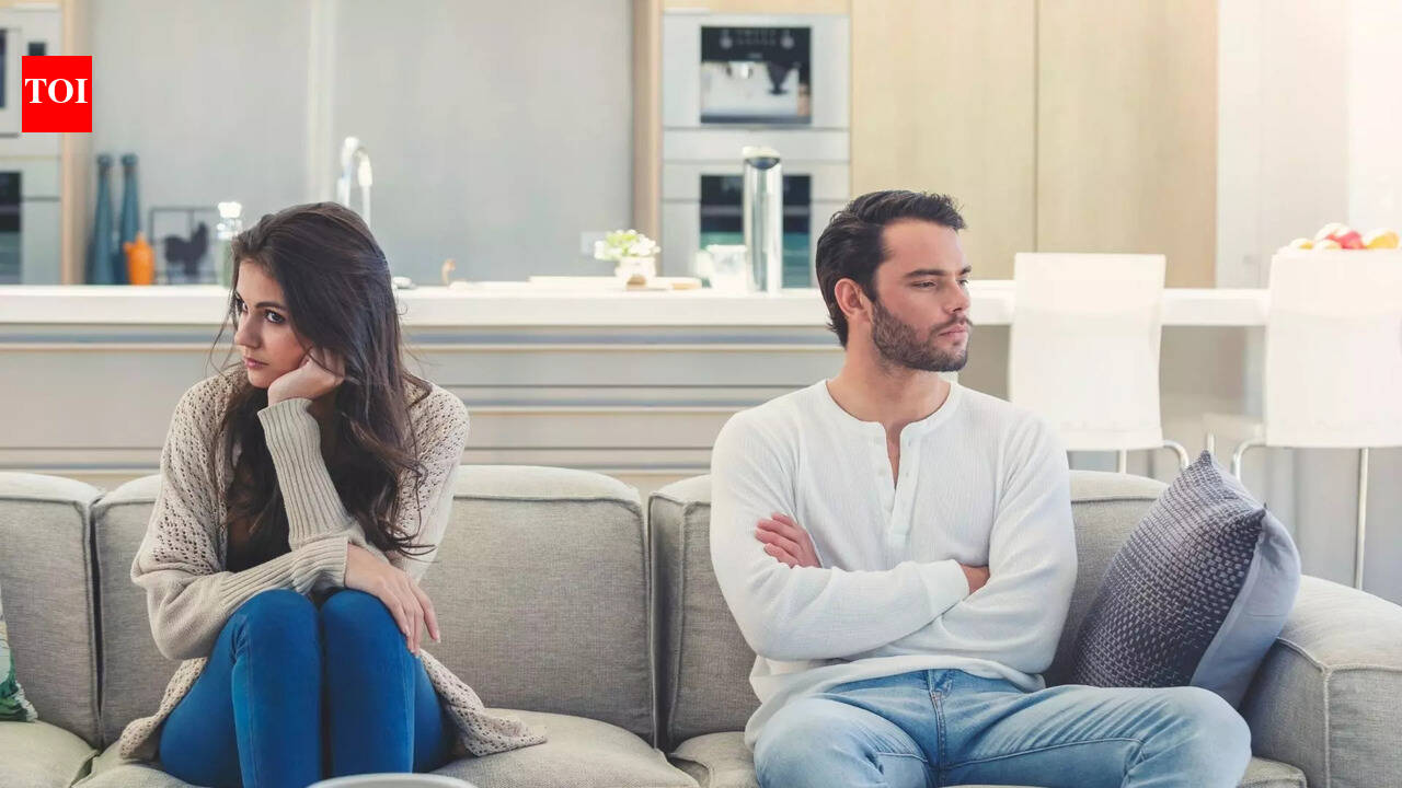9 behaviours that slowly destroy relationships over time