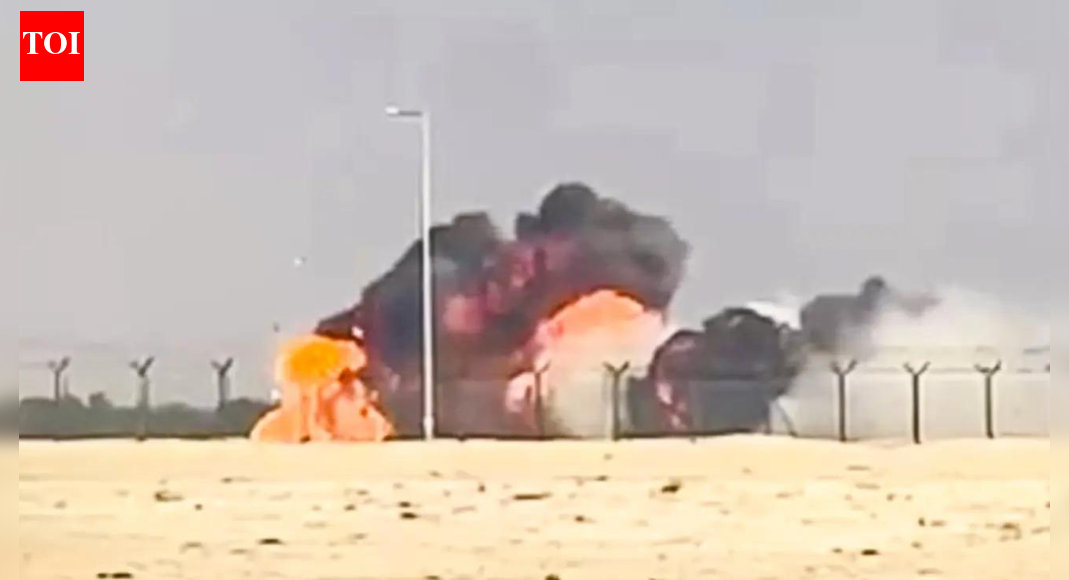 ‘G-force blackout’: What experts said on Tejas Dubai crash; visuals show jet plunge