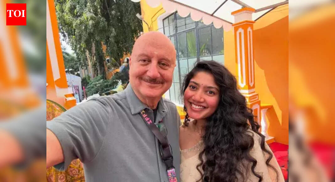 Anupam Kher runs into Sai Pallavi, calls her 'real, affectionate, spontaneous'