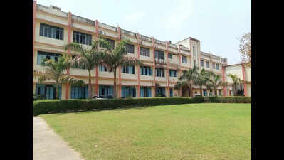 रोहतास और कैमूर के महिला कॉलेजों में अभी भी बुनियादी पाठ्यक्रमों का अभाव है