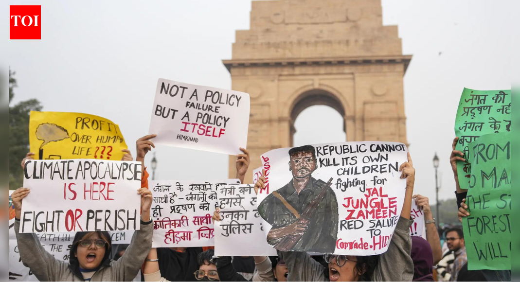 <div>Chilli spray & Maoist slogans: Delhi pollution protest turns red — what happened on ground</div>