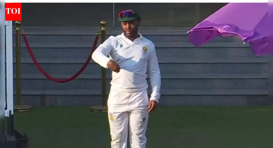 Follow-on or not? Bavuma asks for '2 mins'; runs to the dressing room to take call