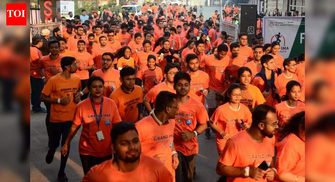 Raipur: Grand IMA marathon for cancer awareness sees over 1,000 runners