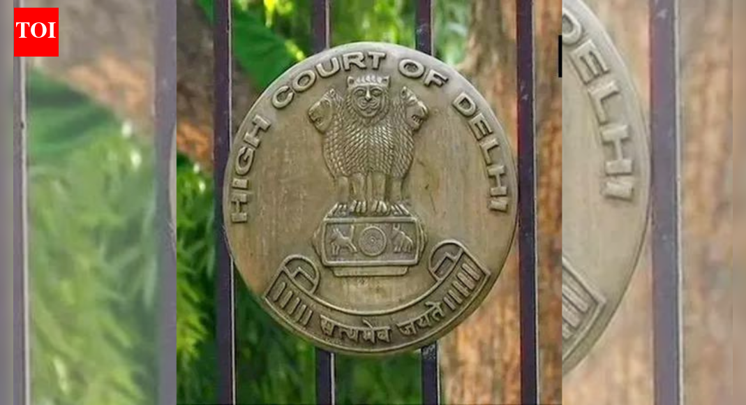 <div>Delhi HC seeks Centre, CBI, ED's response on Christian Michel's plea challenging extradition provision</div>