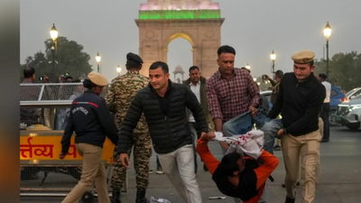 India Gate pollution protest: Delhi court sends 17 more to judicial custody; 'stir held without permit'
