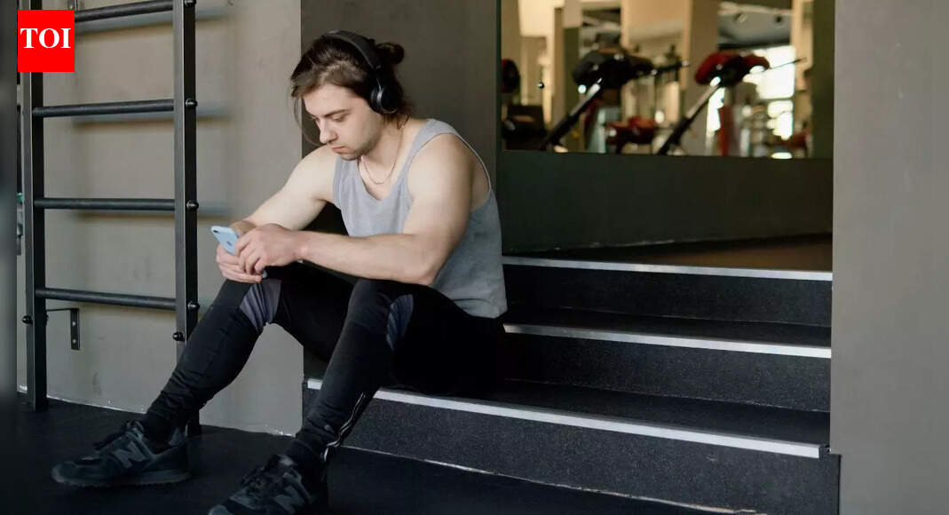 क्या आपको तब भी व्यायाम करना चाहिए जब आप ठीक से सोए नहीं हैं? जानिए जब आप थके हुए होते हैं तो आपके शरीर के अंदर क्या होता है |