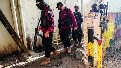 Suicide bombers attack paramilitary force HQ in Peshawar, 6 killed