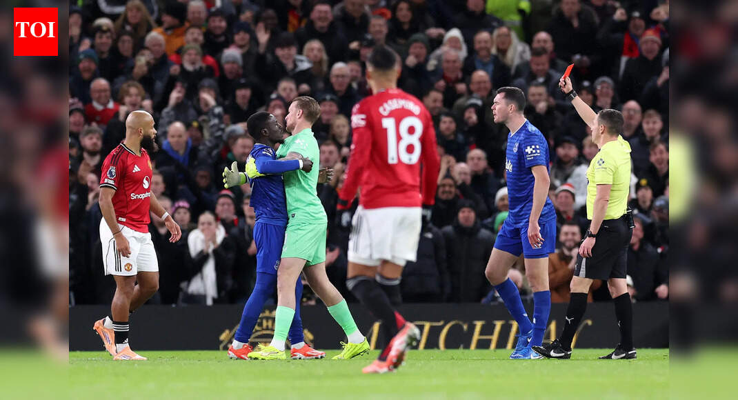 Chaos at Old Trafford! Everton wins 1-0 despite Idrissa Gueye’s red card drama