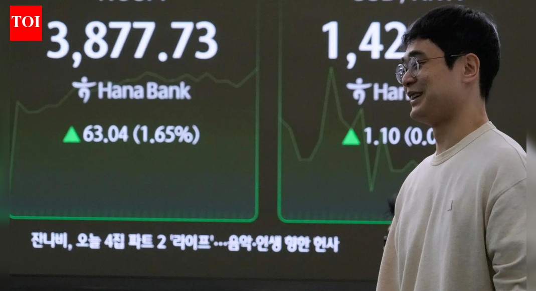 Asian shares rebound as rate-cut optimism lifts tech stocks; crude holds steady