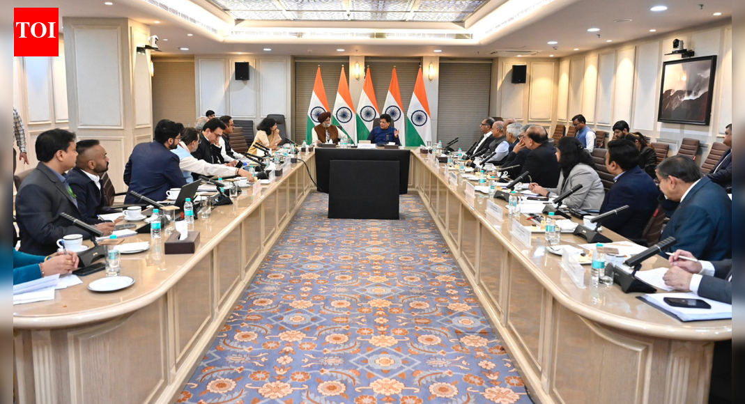 Piyush Goyal meets Pharma stakeholders to push innovation