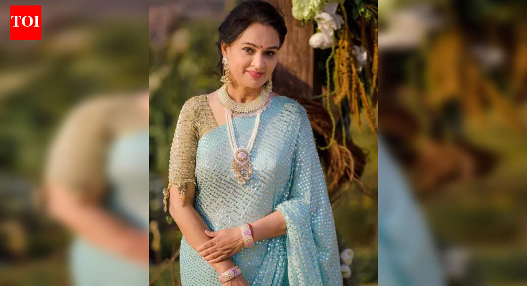 Padmini Kolhapure pays emotional tribute; Recalls cherished moments with Dharmendra, Says his legacy will live forever