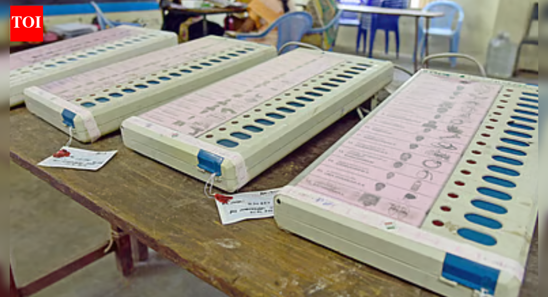 DEO inspects SIR, minister appeals people to join process