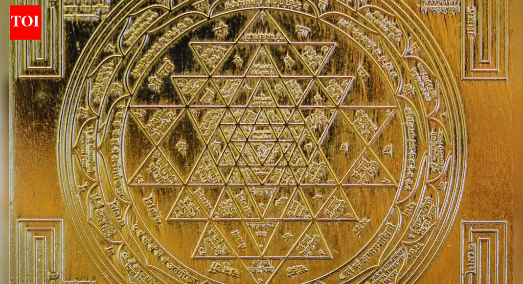 आपकी जन्मतिथि के अनुसार उपयोग करने के लिए 9 नवग्रह यंत्र