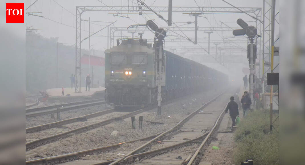 Severe fog forecast triggers cancellation of many trains