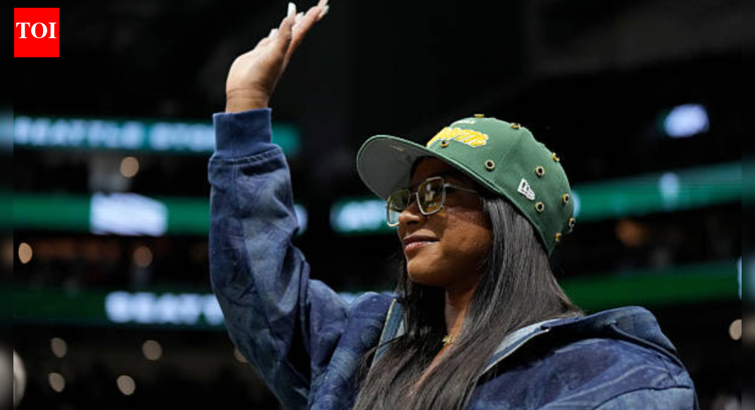 Unexpected star guest sends fans into frenzy during Jordan Chiles’ DWTS finale rehearsal