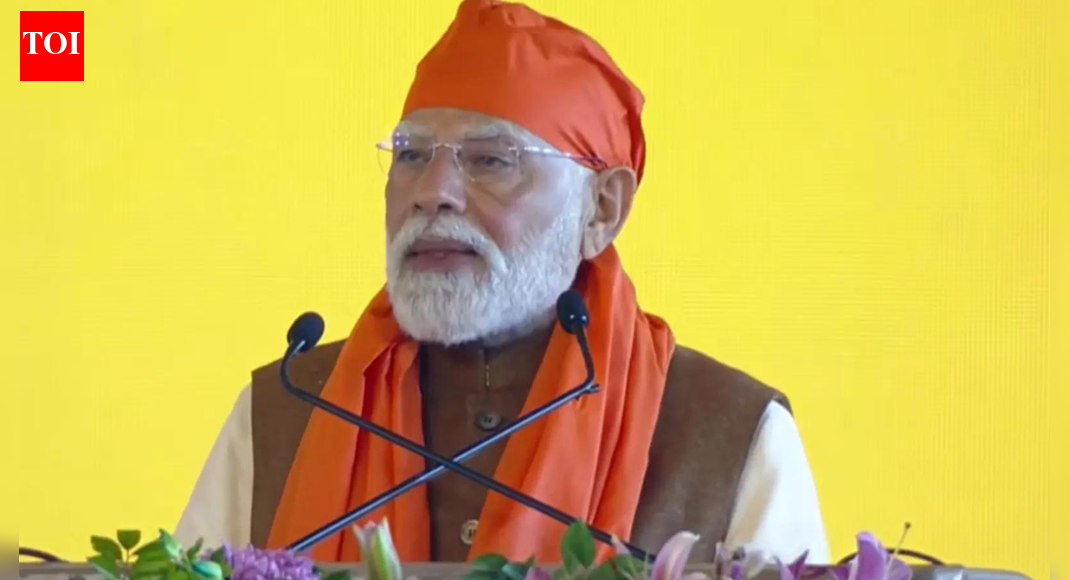 <div>India follows 9th Sikh Guru's ideal on brotherhood & security: PM</div>