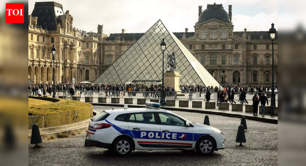 Four new arrests in Louvre heist: Two men and two women aged 31–40; $102 million jewels still missing