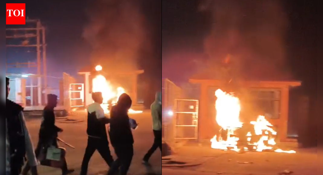 MP university campus: Students torch vehicles, attack chancellor’s bungalow