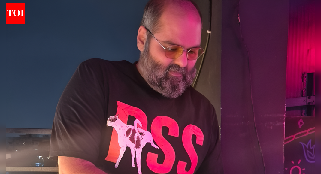 'Not clicked at comedy club': Kunal Kamra wears T-shirt mocking RSS; BJP warns of police action