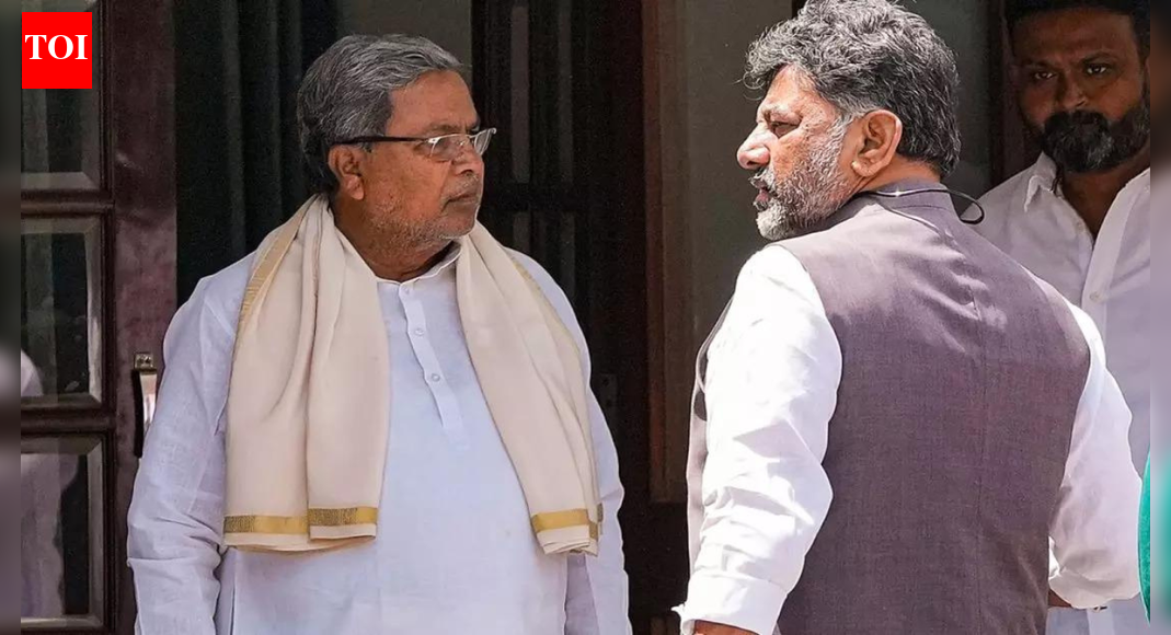 <div>'Will resolve issue': Kharge to discuss Karnataka CM row with Sonia, Rahul; DKS says 'no confusion' within Congress</div>