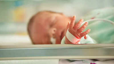 Why some babies are born with 6 fingers: Understanding polydactyly and when treatment is needed