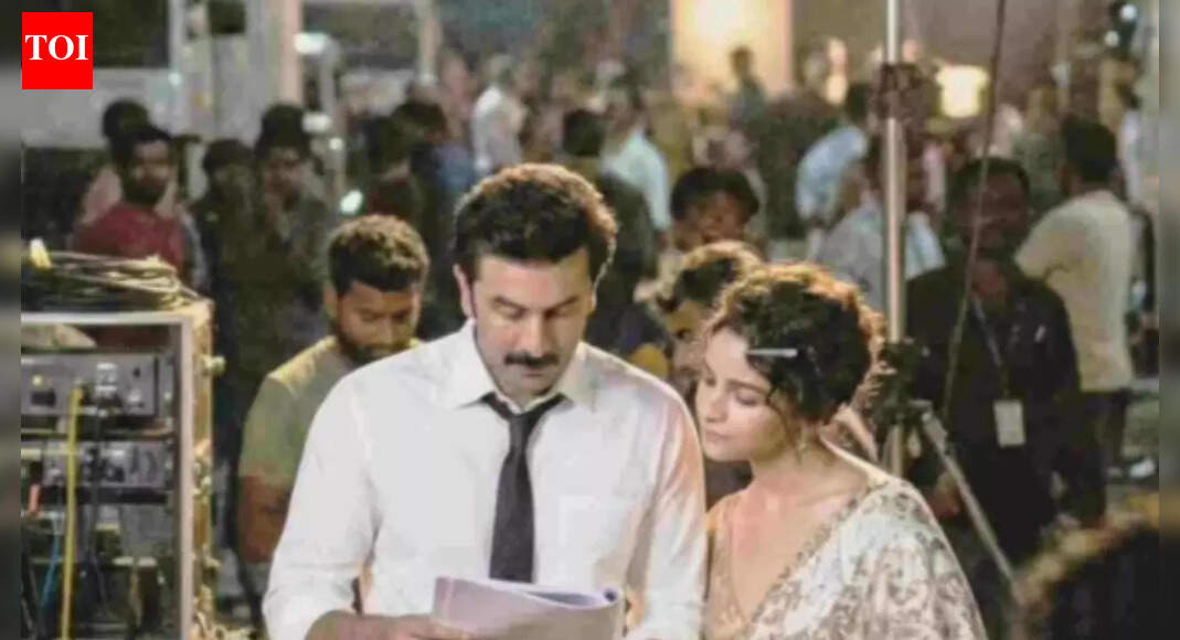 New behind-the-scenes pictures of Alia Bhatt and Ranbir Kapoor from the ‘Love And War’ set go viral