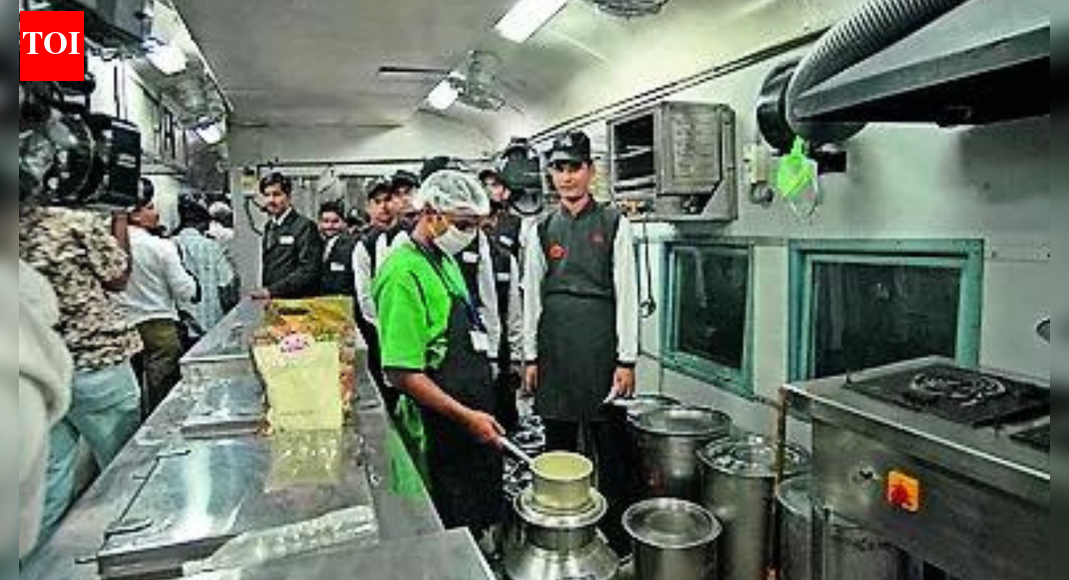 <div>'Only halal meat on trains': NHRC takes up issue</div>