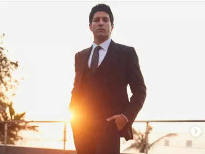 Shabana Azmi applauds Farhan Akhtar's '120 Bahadur' performance; Calling it a stunning transformation from 'ZNMD'