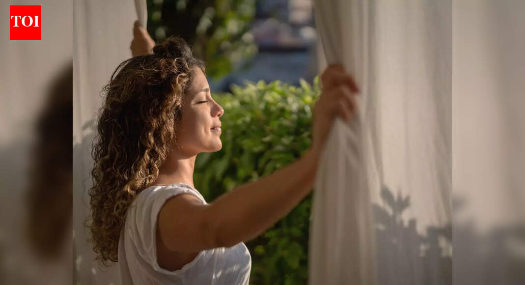 ​​​5 morning habits that fix your sleep schedule post Thanksgiving holiday chaos