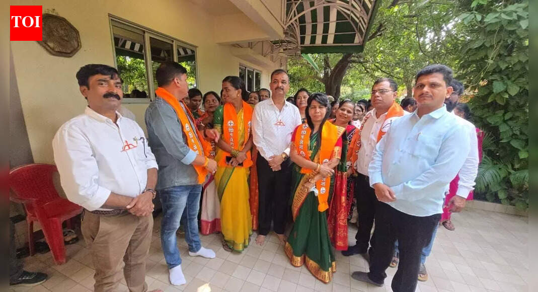 Shiv Sena strikes back at BJP in new round of poaching