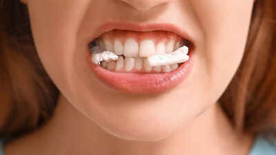 Why athletes are always seen chewing gum on the field: A simple way to reduce stress hormones and boost cognitive endurance